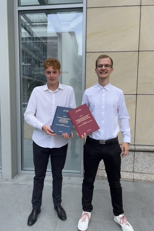 Diplomski nalogi v sodelovanju z LESTom